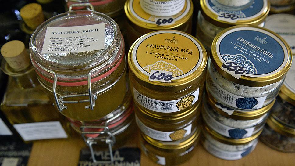 Миколог запустил собственную линейку на основе трюфелей — трюфельные майонезы, трюфельно-оливковое и трюфельно-сливочное масло, соль и даже мед.
