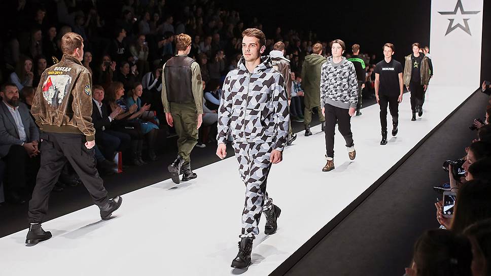 Коллекция Леонида Алексеева, созданная по заказу Министерства обороны и посвященная крымской весне, была показана в рамках прошлогодней Mercedes-Benz Fashion Week
